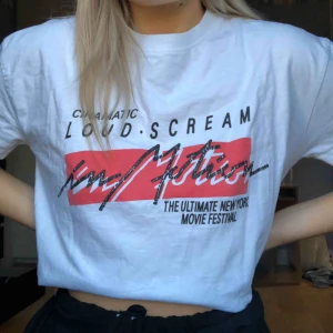  - Super cool T-shirt i storlek S från märket stay. Ganska oversized. Använd 1 gång   Skriv om ni undrar över något eller vill ha mer bilder 💜 