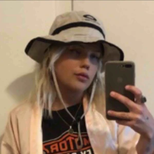  - Justerbar vintage safarihatt från Oakley! ✨ Står ingen storlek men skulle nog säga M, men justerbak som sagt 🥰