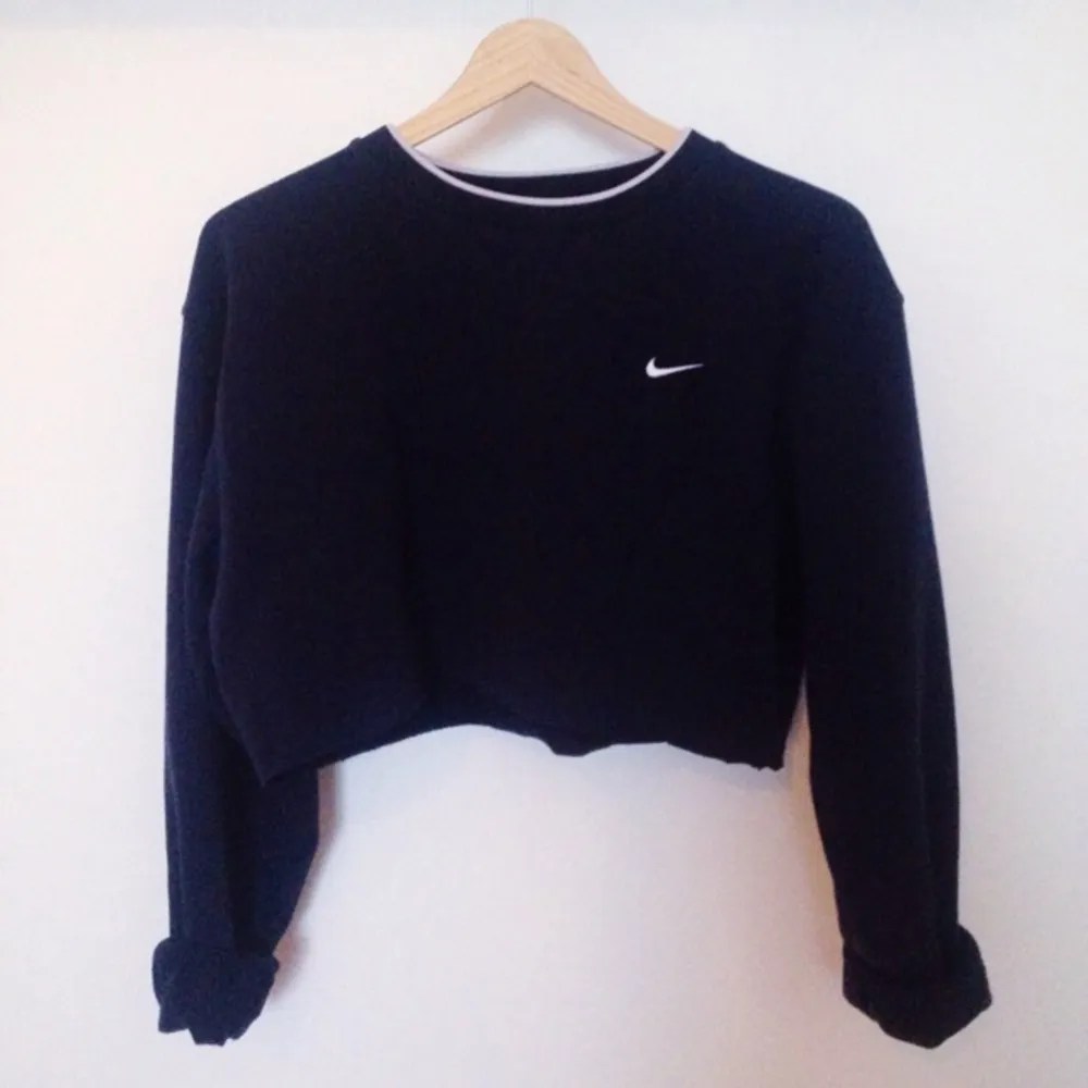 Dark blue Nike sweat which i cropped myself. Only worn a few times. A really nice, not too oversized fit.. Hoodies.