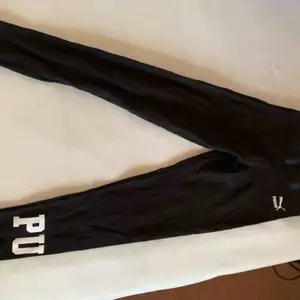 Puma leggings. Knappt använda. Nypris 300. Vet inte frakten just nu men kan ta reda på det om någon vill få den fraktad. Frakten ingår inte i priset isåfall.