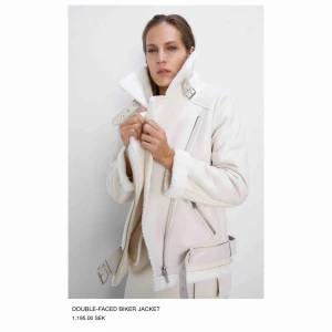  - Bikerjacka som passar jättebra till vintern! Köpt för en månad sedan men i princip aldrig använd. 