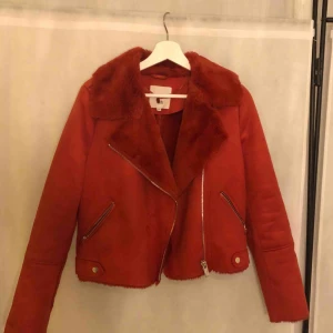  - Suuupermysig och snygg jacka från River Island🌹 fint skick! Frakt tillkommer