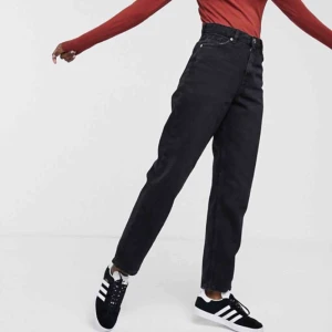  - Jätte snygga monki jeans som tyvärr aldrig kommer till användning! Använda 1 gång. Nypris 400. Frakt 59kr