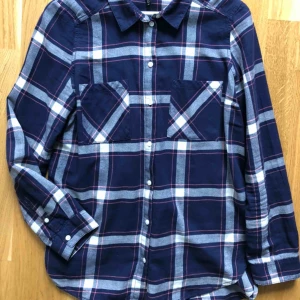  - *H&M skjorta   *Strl 34(S)  *Mycket bra skick