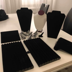  - Smyckeställ! Sälls separat eller några tillsammans! Kontakta vid intresse och för att veta priset!köparen står för frakt!!