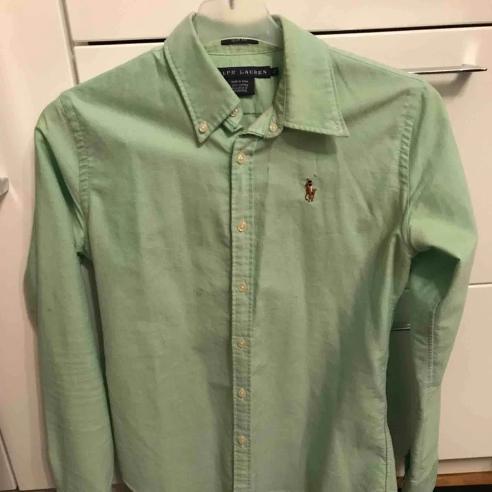 50 kr styck. Ralph Lauren tröjor. Köpta i USA. . Skjortor.