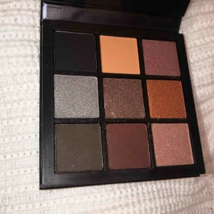  - Huda beauty palett (mini) i färgen Smokey  Helt oanvänd/ny 