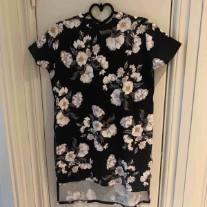  - Topp i nyskick. Längre bak, slits på sidorna