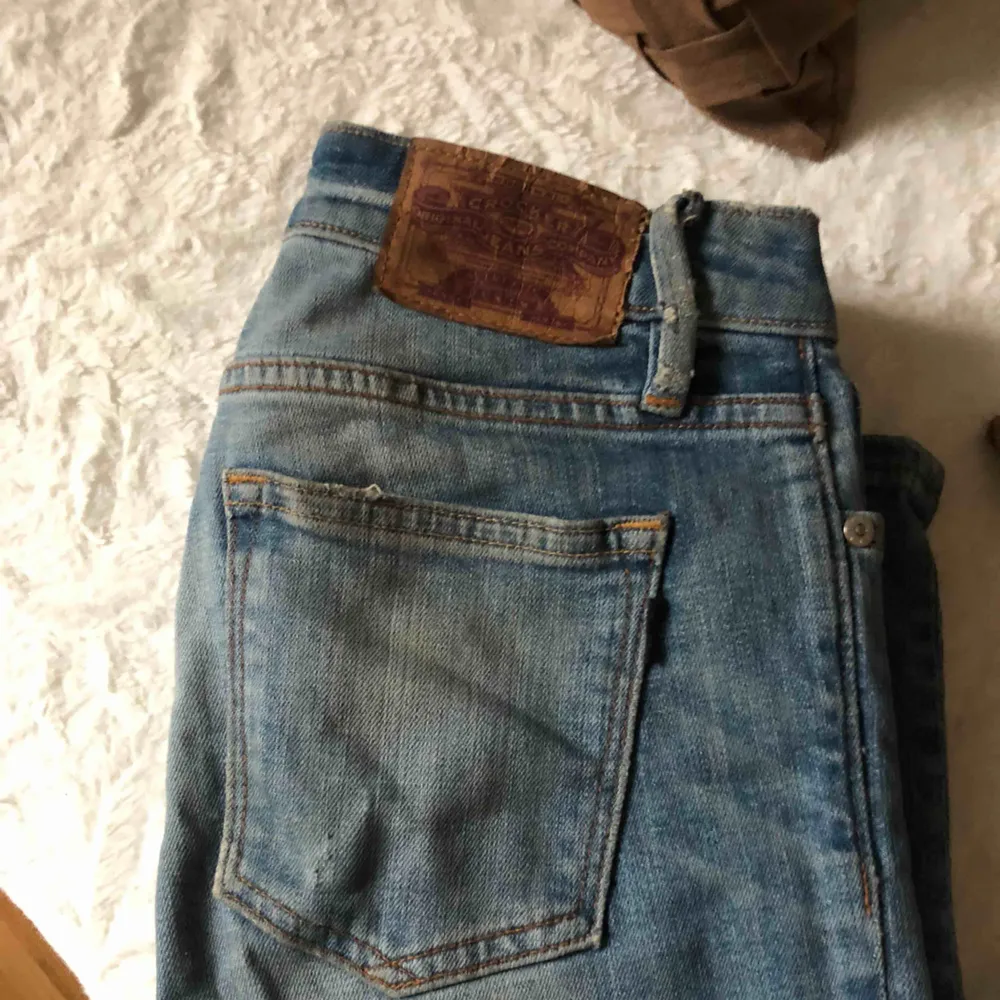 Crocker jeans som är utsvängda nertill. Jeans & Byxor.
