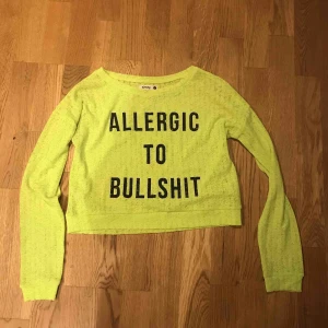  - Neongul tröja i tunt genomskinligt material, köpt utomlands Köparen står för frakt 