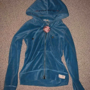  - Den är ifrån odd molly den är knappt använd och i bra skick