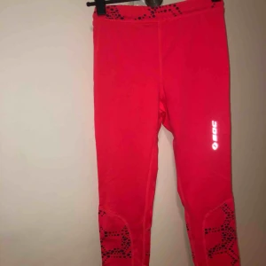 Träningstights neonrosa - Snygga träningstights från Stadium. Köparen står för frakten!💕