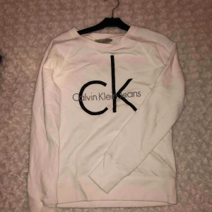  - CK jeans sweat. Använd max 4 ggr för längesedan. Köparen står för frakt!!