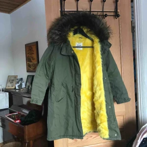  - Zara girls jacka! Mysig och varm