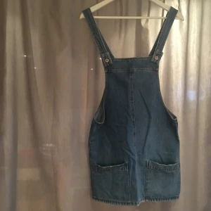  - Jeansklänning mango 