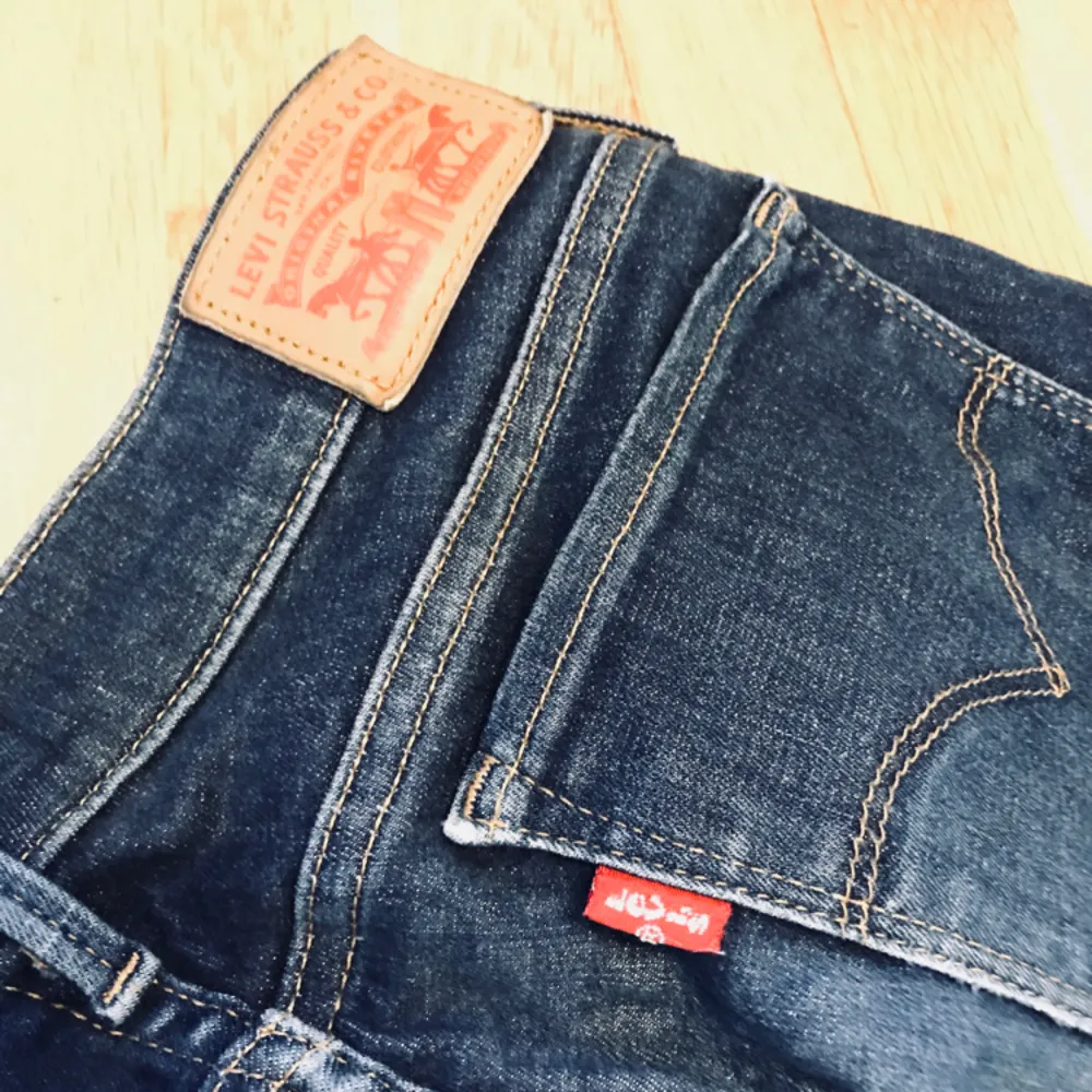 Lite nötta men ändå fina Levi’s jeans. Frakt 30kr. Jeans & Byxor.