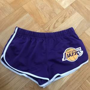 Snygga Lakers shorts. Passar S-L