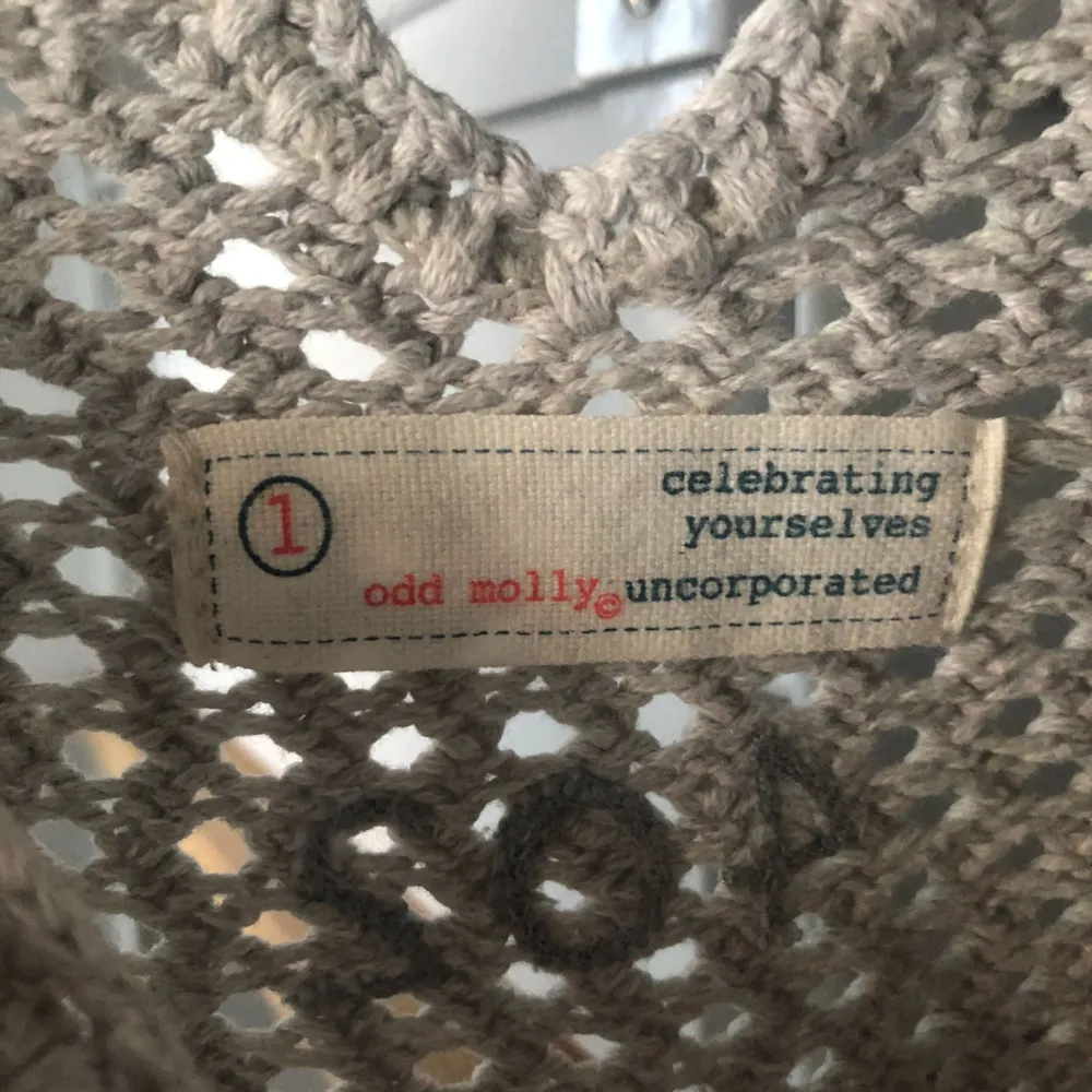 Jättefin tröja från Odd Molly, den är knappt använd och kostade över 1000 lappen när den köptes. Priset går att förhandla kring. Storleken är 1 vilket passar allt från xs till M. Tröjor & Koftor.