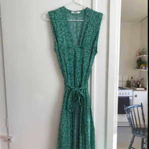  - Klänning från Rodebjer, sparsamt använd och mycket fint skick. Möts upp i Sthlm eller skickar mot fraktkostnad. 