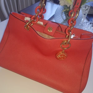  - Helt oanvänd Mikael Kors väska! Äkta vara.