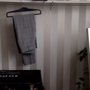  - Rutiga kostymbyxor från HM