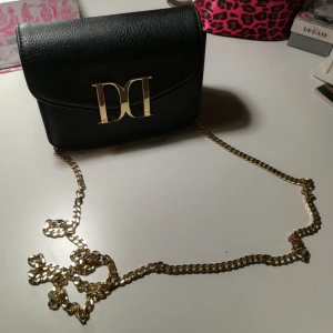  - Snygg väska från Don Donna. Nyskick 💞💞