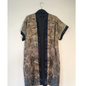  - Kimono/kaftan från HM i väldigt gott skick