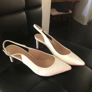  - Skor från ASOS, aldrig använda pga att jag har storlek 39 😅