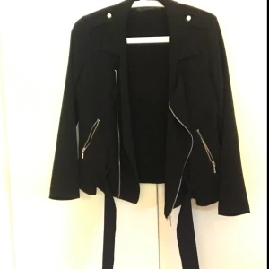  - Tunn jacka/kofta XS