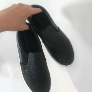  - Ursnygga sneakers, köpta från zalando! Aldrig använda bara provade! 