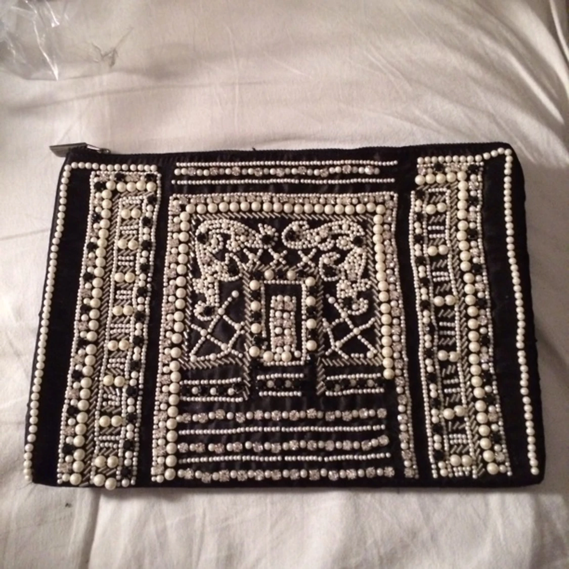 Vacker kuvertväska från lindex med pärlor och stenar. Knappt använd. 150 kr eller bud.  - 1388764109