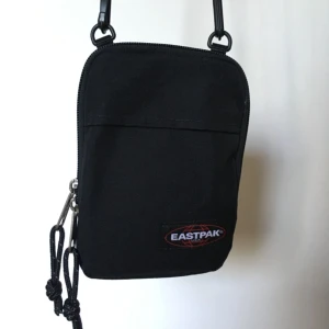  - Knappt använd väska från Eastpak, riktigt bra skick! 