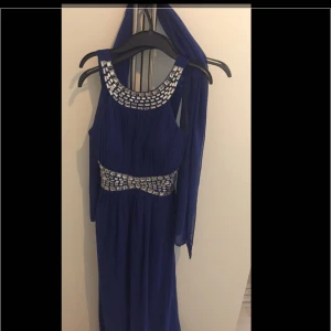  - Säljer fina klänningar i bra skick. Vid intresse kommentera nedan. 