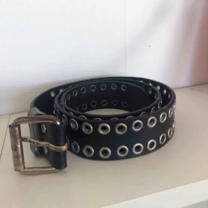  - Asballt skärp! Köpt på second hand i Berlin och var alldeles för litet för mig, tror det skulle passa någon som är XS-S 💞 Frakt tillkommer och jag tar swish!