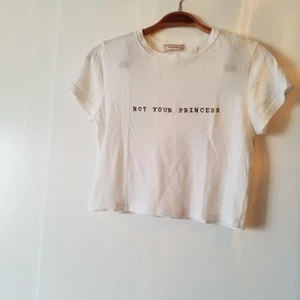 Kort t-shirt  - Magtröja 