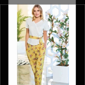  - En somrig pyjamasset som passar för alla tillfällen. Ednast för 299kr, med superbra kvalité.