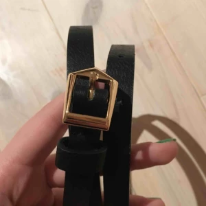  - Smala skärp, säljs billigt pga lite defekter! 15kr styck plus frakt 9kr