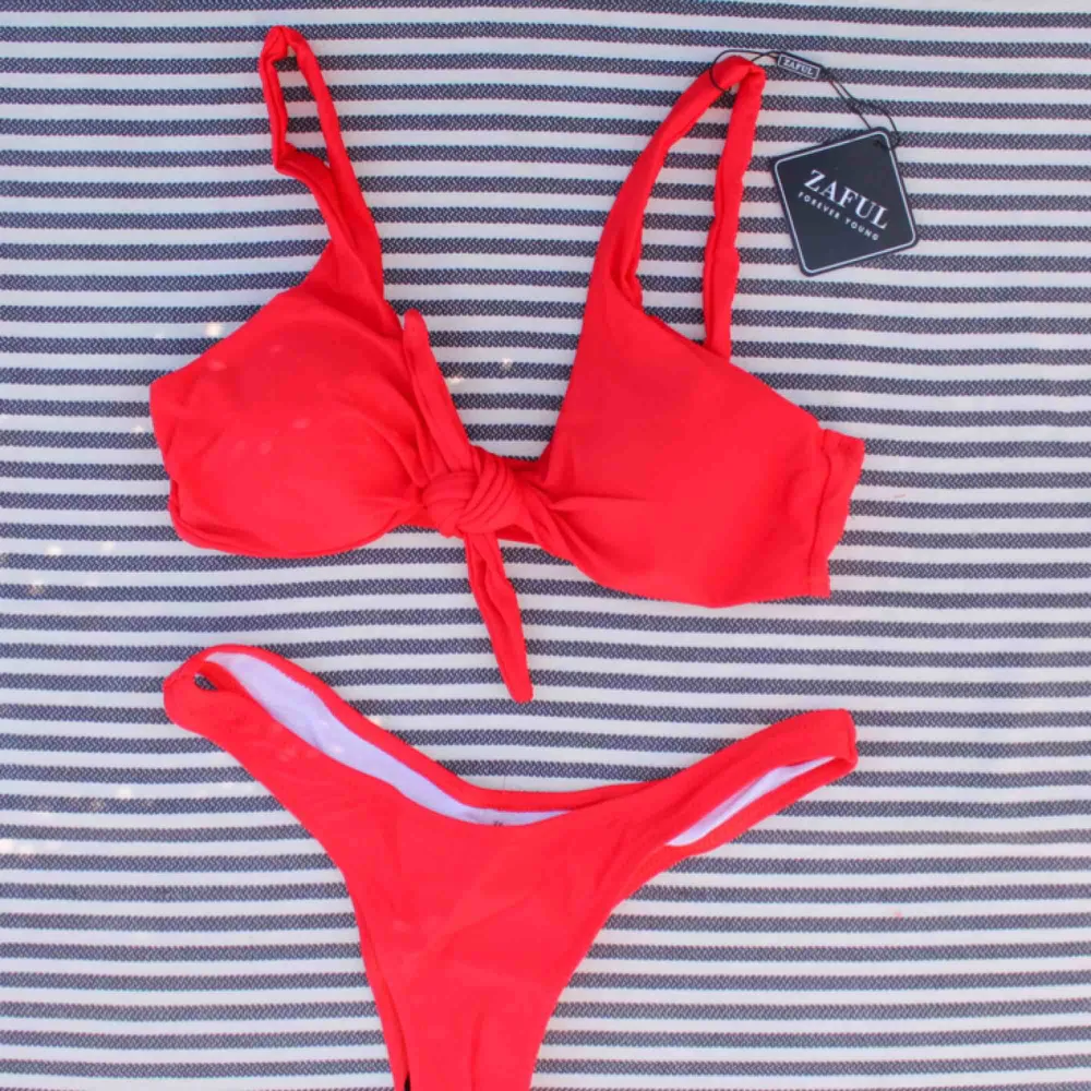 Röd knytbar bikini i röd❣️ 199+ 39kr frakt. Övrigt.