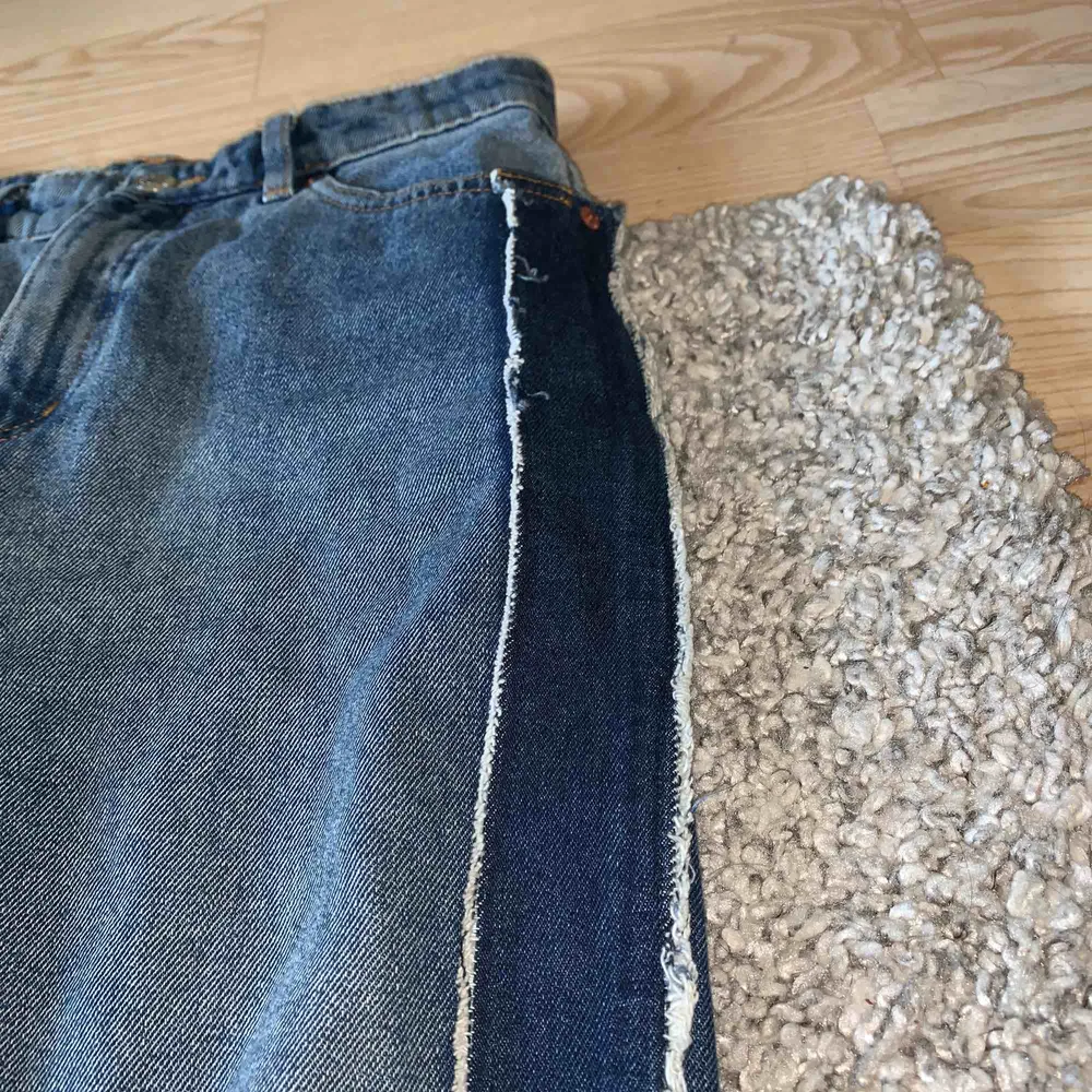 Skiiit snygga jeans!! Sitter såå bra på men kommer inte till användning längre. Köpta för 300 kr. Jeans & Byxor.