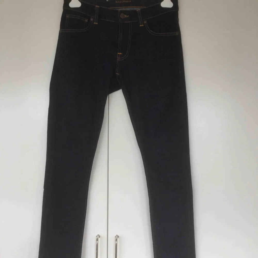 Nudie jeans i modell ”tight terry” rak & slimmad. Unisex. Aldrig använda pga fel strl. . Jeans & Byxor.