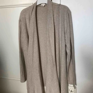  - Draperad fleece kofta