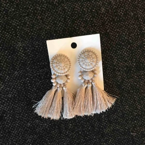  - Örhängen, aldrig använda så är nya! Köparen står för frakten😊 frakt: 50kr