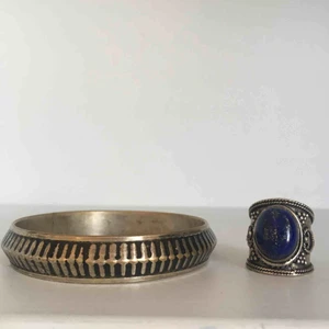  - Fint stelt armband. Armbandet hittar jag ingen silverstämpel på. Ringen är såld!