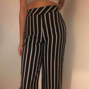  - Sköna byxor från hm som är lite korta, strl 40 använda 2/3 gånger 