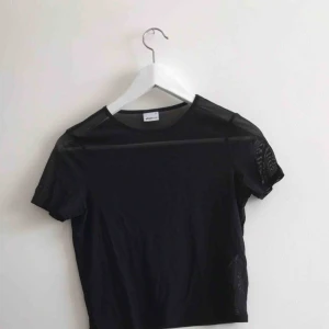  - Snygg meshtröja från ginatricot!! Storlek XS. Köparen står för frakt🥰🥰