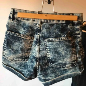 - Super snygg shorts från H&M, tyvärr för små för mig, bra skick. Köparen står för frakten, tar swish