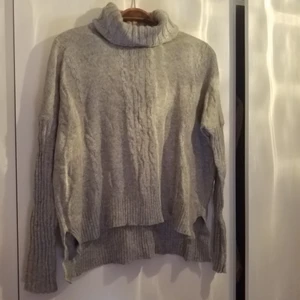  - Ny oanvänd stickad polotröja