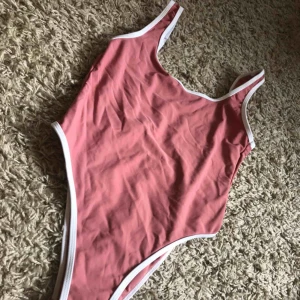  - Baddräkt från NAKD, sitter super snyggt i rumpan 👙