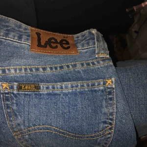  - Snygga oanvända jeans, köpte utan att testa och märkte sen att de var för stora för mig. pris kan diskuteras. 