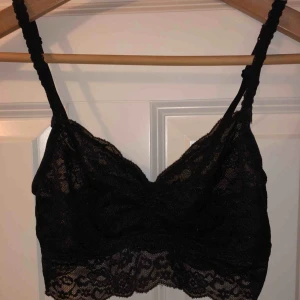 - Super snygg topp från Victoria Secret/Pink som tyvärr är för liten. Den passar en XS/S och är i bra skick! Tar betalning via swish och fraktar mot betalning!🥰